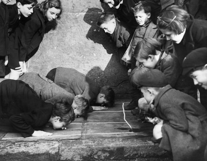 Блог - 10 исторических фото, показывающих, как развлекались дети в разных странах 10 исторических фото, показывающих, как развлекались дети в разных странах
