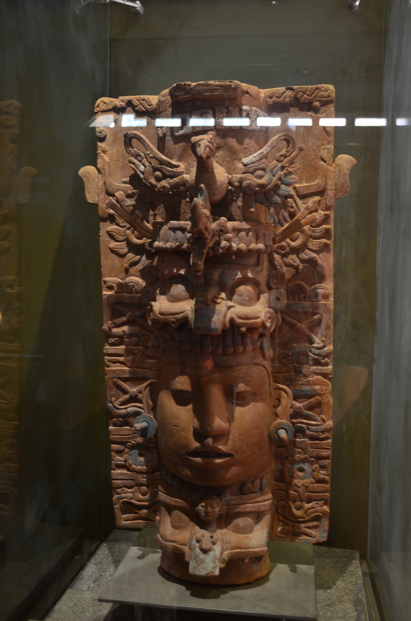 Одно из изображений божеств