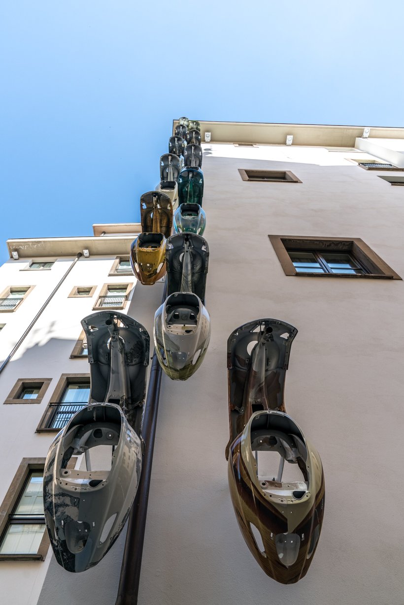 Блог - Диалог поп-арта Энди Уорхола и инсталляции Симоне Д’Ауриа в отеле Gallery Hotel Art Диалог поп-арта Энди Уорхола и инсталляции Симоне Д’Ауриа в отеле Gallery Hotel Art