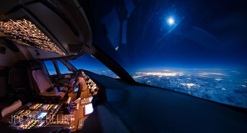 Пилот Boeing 747 делает потрясающие снимки из своей кабины 