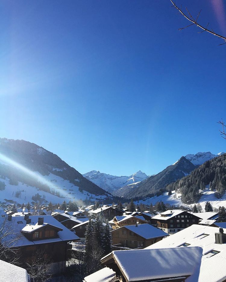 Как живут и учатся дети в самой дорогой школе мира, расположенной в Швейцарии