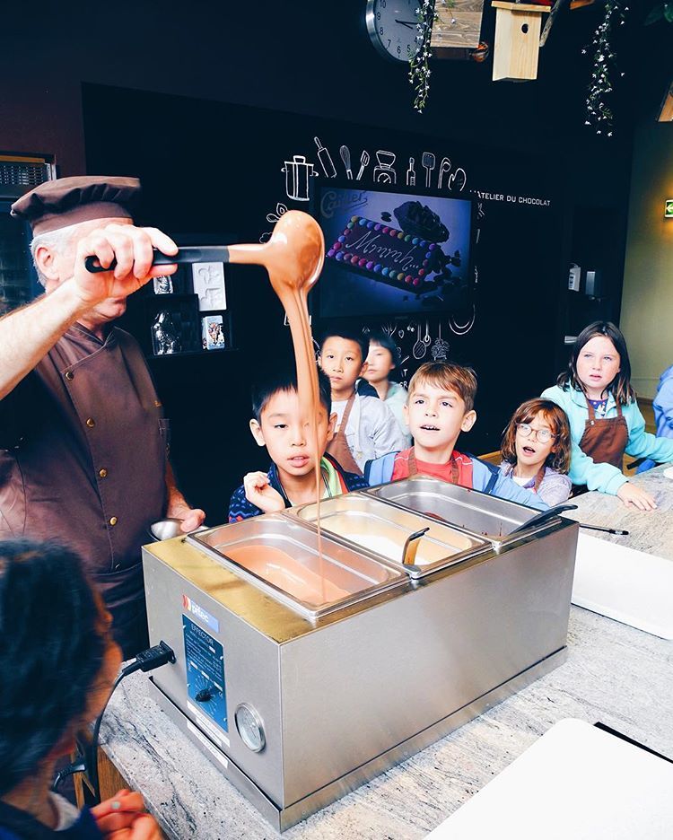 Как живут и учатся дети в самой дорогой школе мира, расположенной в Швейцарии