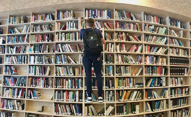 Как живут и учатся дети в самой дорогой школе мира, расположенной в Швейцарии