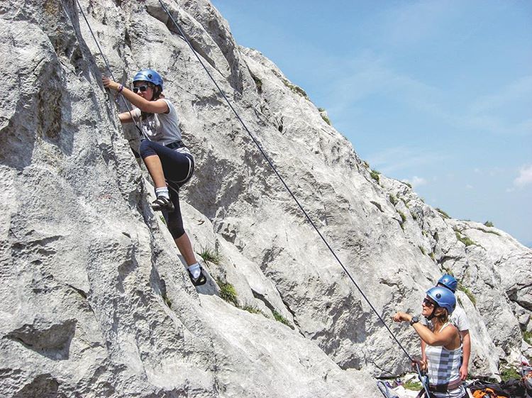 Как живут и учатся дети в самой дорогой школе мира, расположенной в Швейцарии