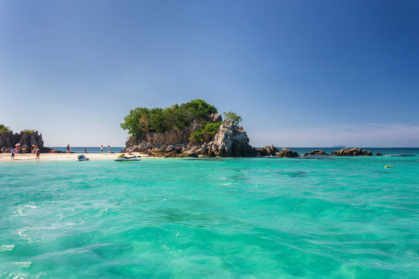 Знаменитые места, где всем надоели туристы