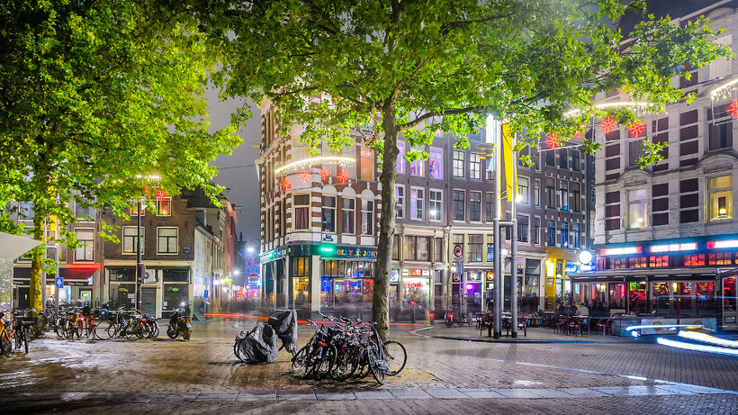 Знаменитые места, где всем надоели туристы