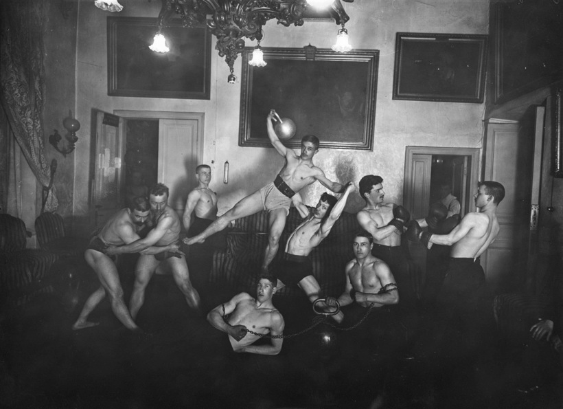 24 редких фотографии прошлого века, которые расскажут об ушедшей эпохе