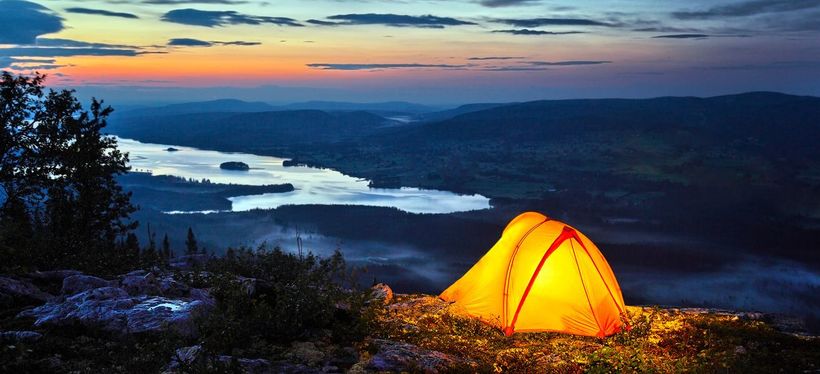 Девушка разоблачает фотографии тревел-блогеров с опасными ночевками
