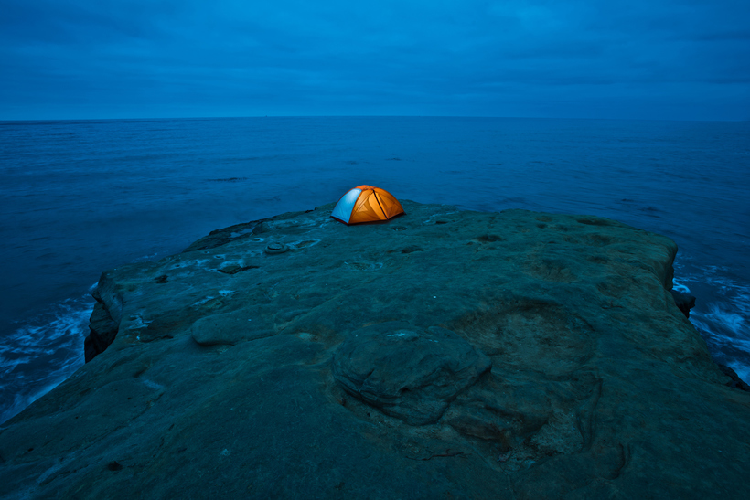 Девушка разоблачает фотографии тревел-блогеров с опасными ночевками