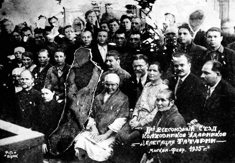 Блог - Искусство удаления людей без фотошопа: как редактировали фотографии в СССР Искусство удаления людей без фотошопа: как редактировали фотографии в СССР