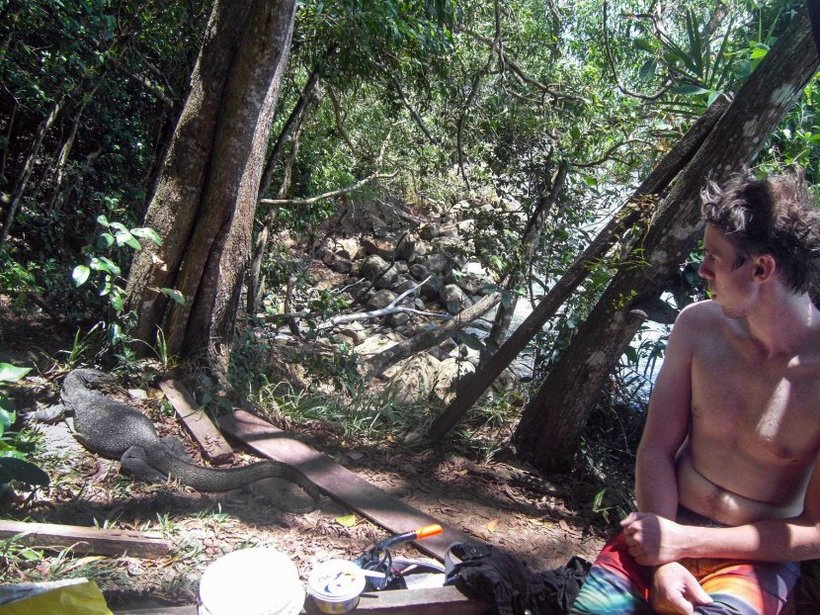 Самый большой неудачник: путешественника уже 10 лет преследуют неудачи по всему миру