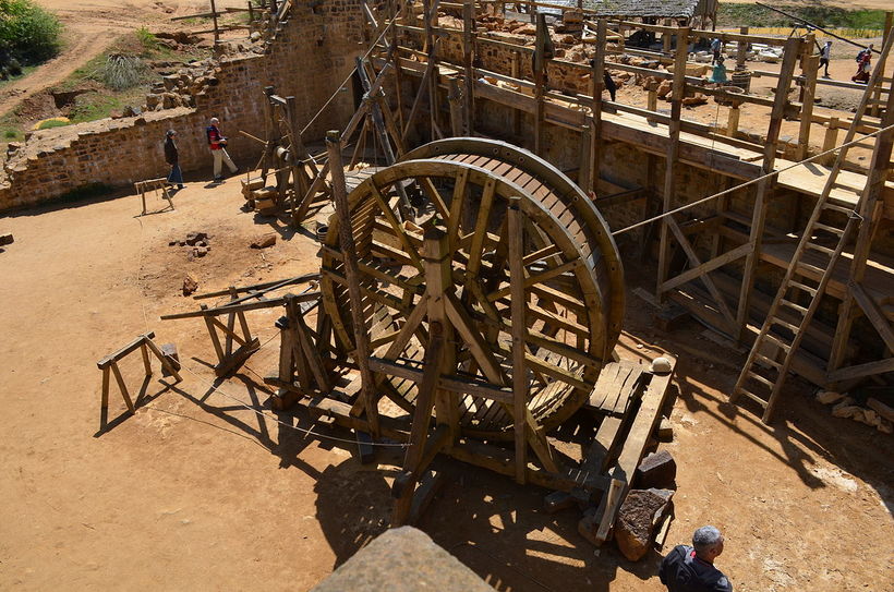 20 лет французы строили великолепный замок, используя методы Средневековья