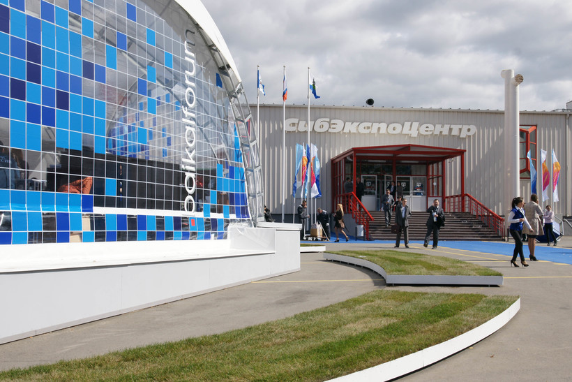 Снаружи выставочного центра
