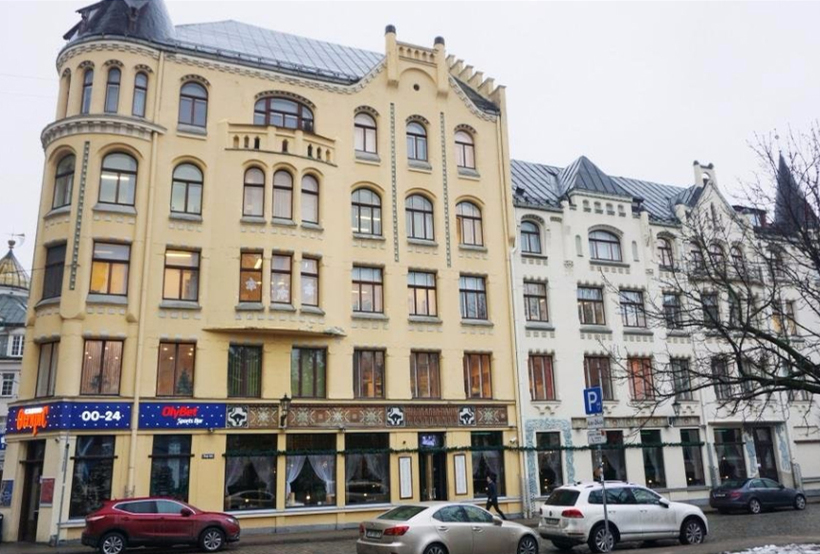 Дом с черными котами: что расположено на первом этаже