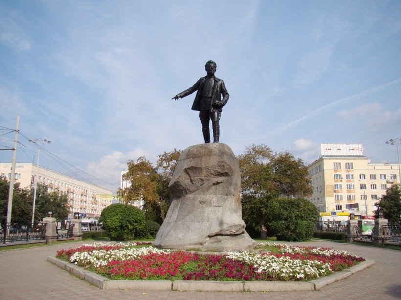 Здесь раньше была площадь Парижской коммуны