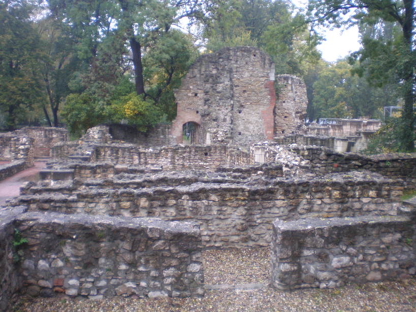 Руины древней часовни