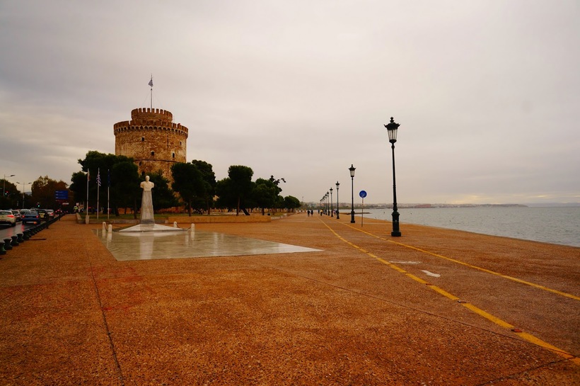 Вид на башню с набережной