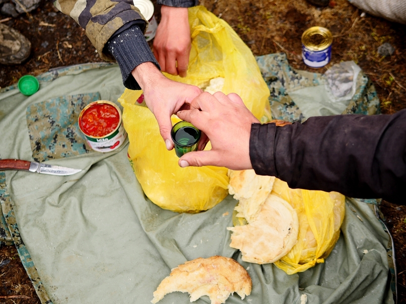 «Смертельно пьяное путешествие»: осенний перегон овец в горах Кавказа