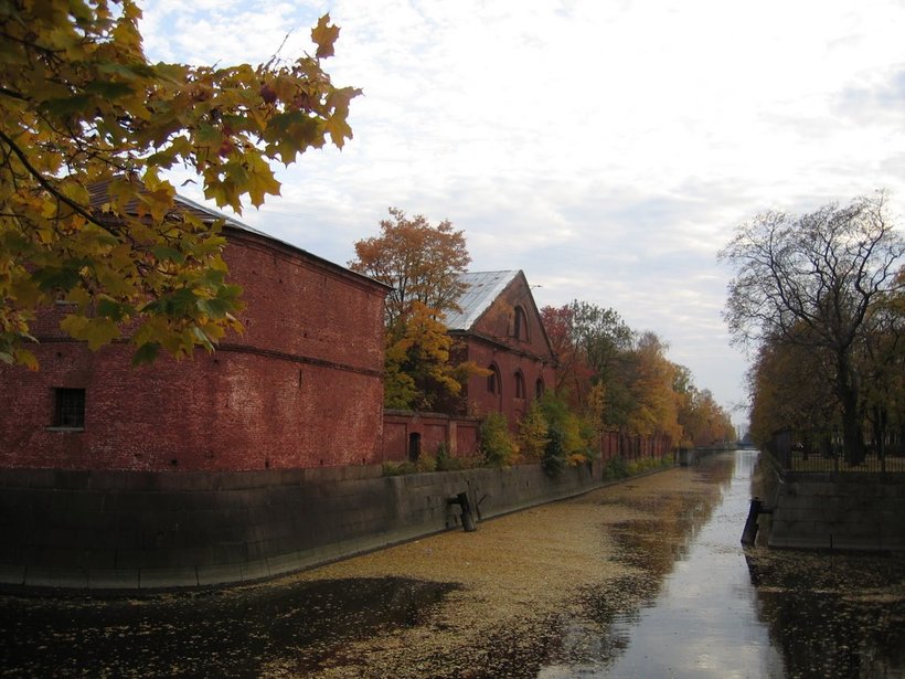 Кронштадтская крепость осенью