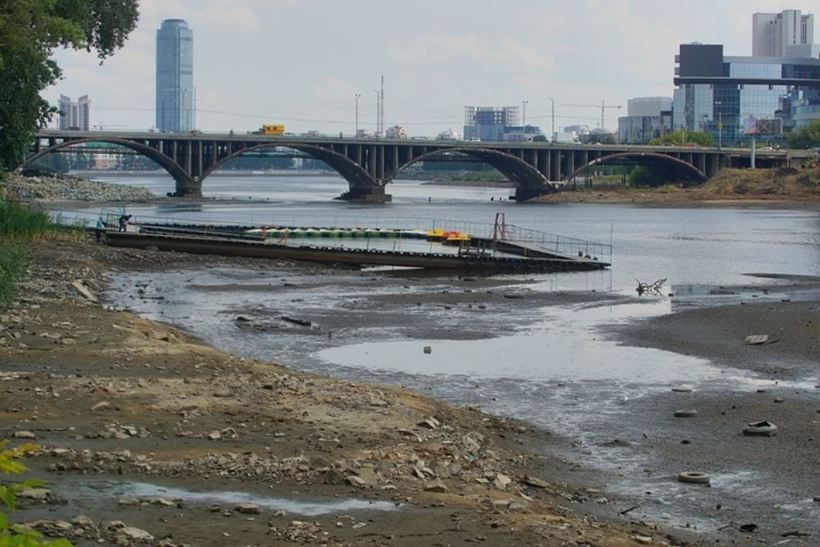 Вид на Макаровский мост с берега
