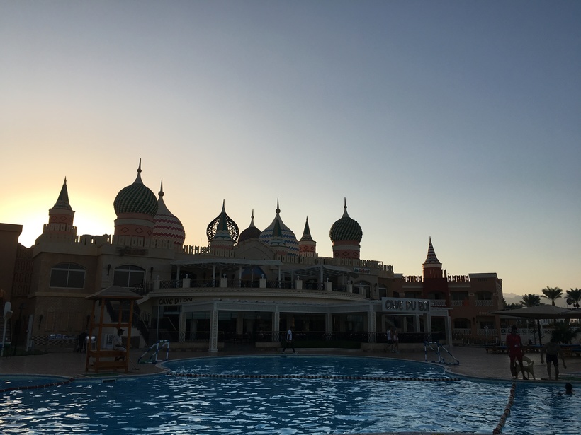 Территория отеля, в котором я отдыхала