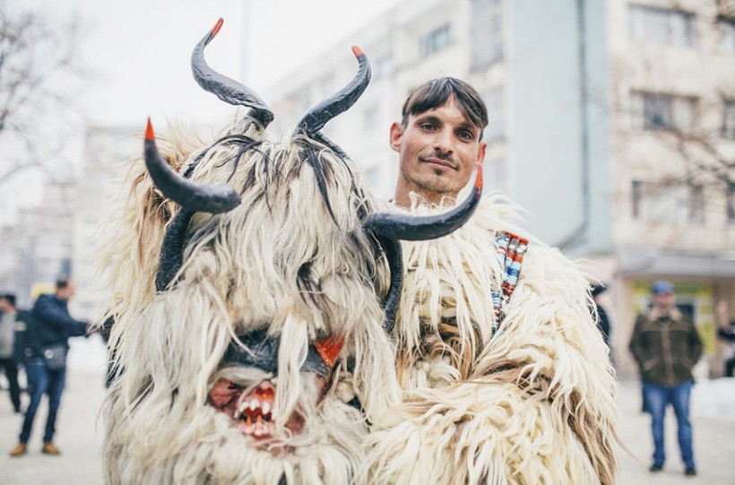 Блог - Кукер — самый небанальный новогодний ритуал в Болгарии Кукер — самый небанальный новогодний ритуал в Болгарии