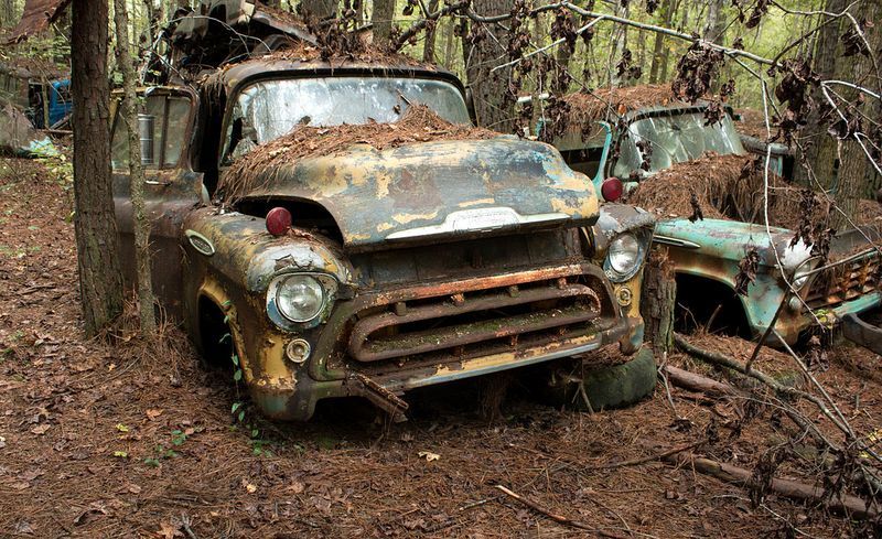 Блог - Колоритное кладбище старинных автомобилей в фотографиях Колоритное кладбище старинных автомобилей в фотографиях