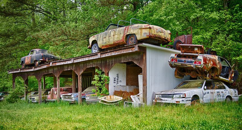Блог - Колоритное кладбище старинных автомобилей в фотографиях Колоритное кладбище старинных автомобилей в фотографиях