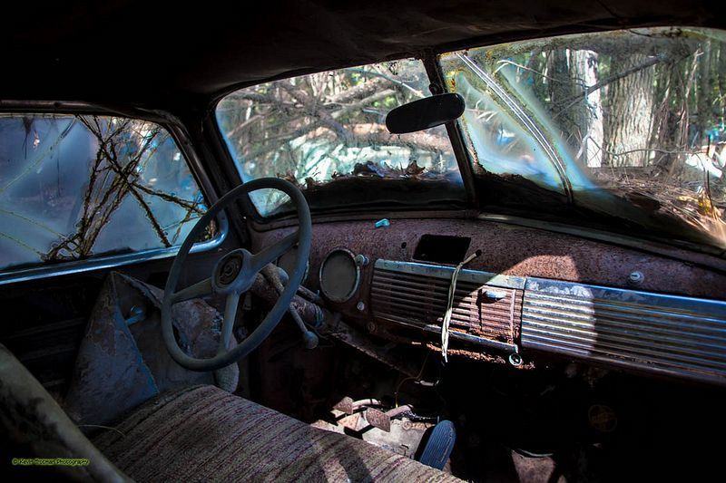 Блог - Колоритное кладбище старинных автомобилей в фотографиях Колоритное кладбище старинных автомобилей в фотографиях