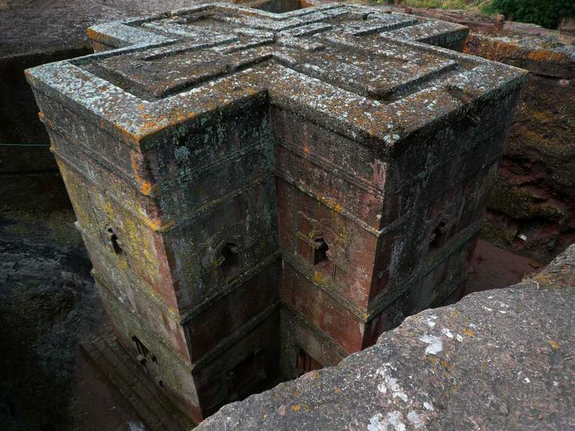Эфиопия: удивительные церкви под небесами, высеченные прямо в скалах