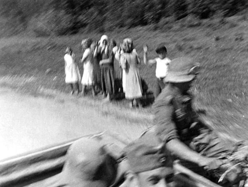 Блог - 19 фото, сделанных фотографом из Германии в советской деревне во время войны 19 фото, сделанных фотографом из Германии в советской деревне во время войны