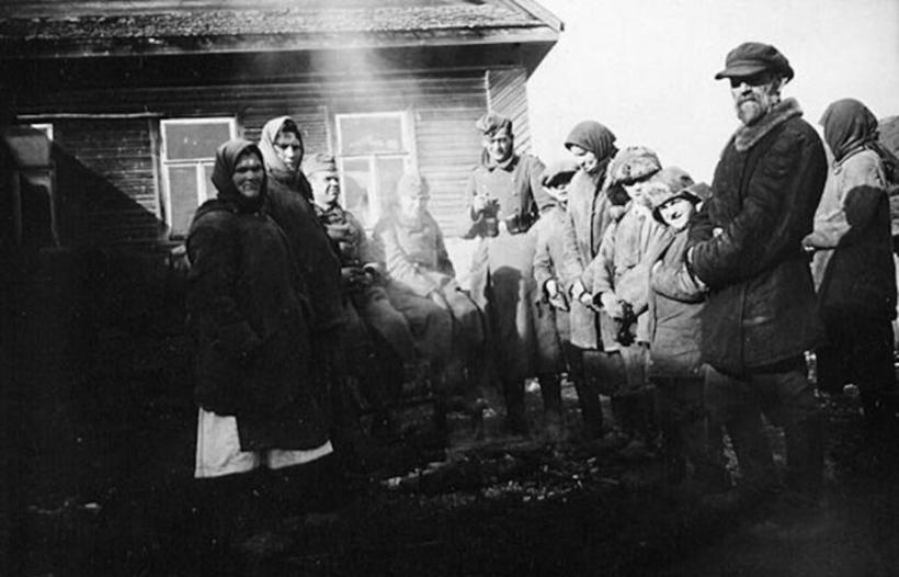 Блог - 19 фото, сделанных фотографом из Германии в советской деревне во время войны 19 фото, сделанных фотографом из Германии в советской деревне во время войны