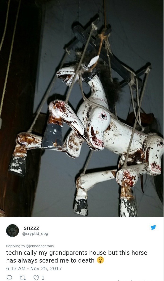 Люди делятся снимками очень странных вещей, которые они нашли в доме своих родителей