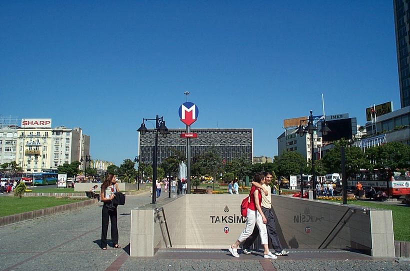 Площадь Таксим, станция метро
