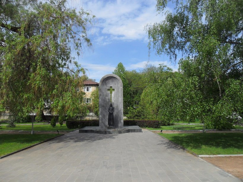 Памятник медикам в Кисловодске