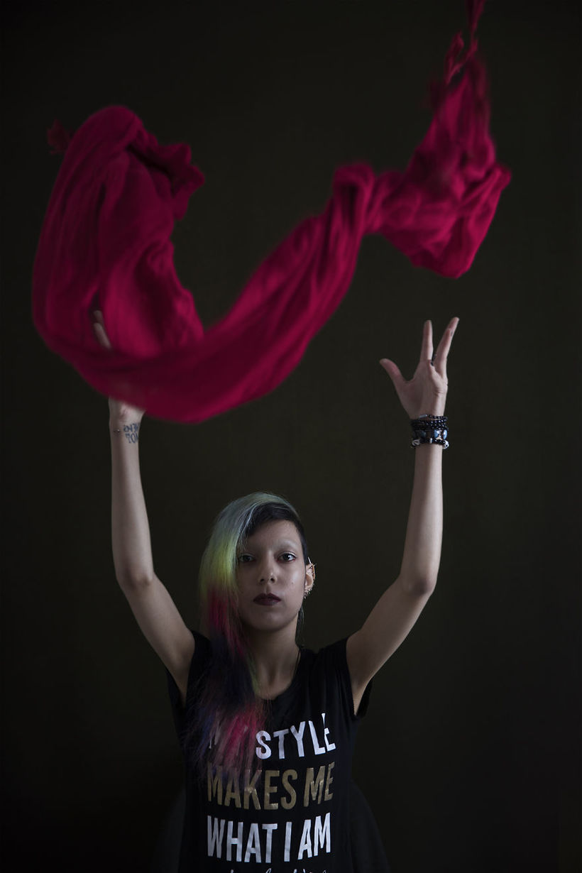 Храбрые иранки борются с режимом, игнорируя законы хиджаба в потрясающих фото