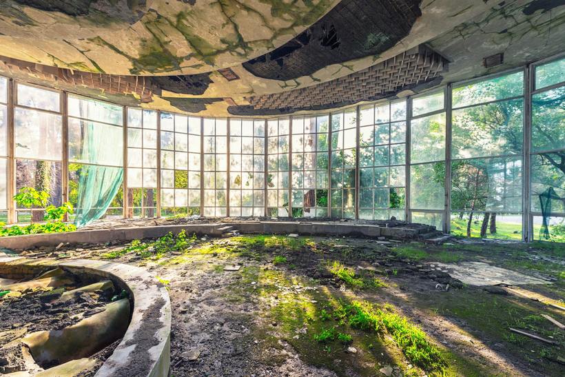 Блог - 26 фотографий послевоенной Абхазии, рассказывающих о былой роскоши 26 фотографий послевоенной Абхазии, рассказывающих о былой роскоши