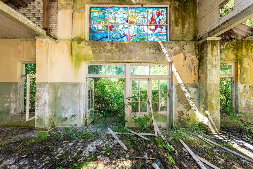Блог - 26 фотографий послевоенной Абхазии, рассказывающих о былой роскоши 26 фотографий послевоенной Абхазии, рассказывающих о былой роскоши
