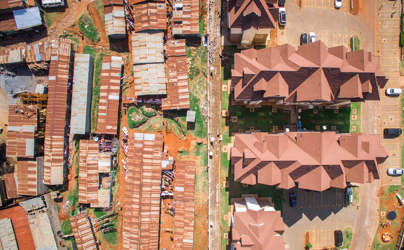 Когда бедность и богатство в нескольких шагах: вид сверху на социальное неравенство