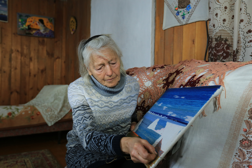 Блог - 76-летняя баба Люба каждый день проезжает на коньках по 8 километров по Байкалу 76-летняя баба Люба каждый день проезжает на коньках по 8 километров по Байкалу