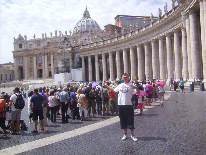 Очередь в Собор Петра и Павла (ждать нужно по 3-4 часа)