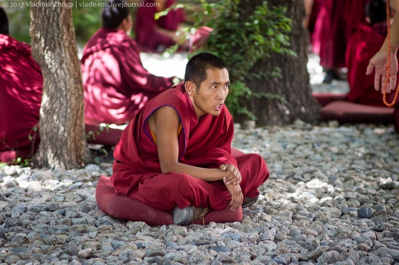 О чем спорят тибетские монахи