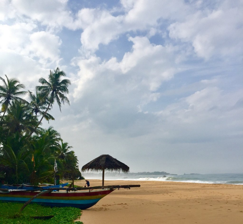 Hikkaduwa Beach в апреле