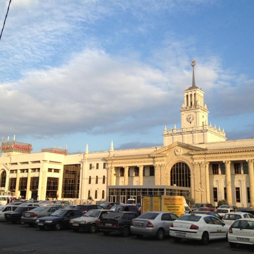 Краснодар жд 1 телефоны. Железнодорожный вокзал Краснодар-1. Краснодар 1 ЖД вокзал вокзал. Краснодар вокзал Краснодар 1. Центральный Железнодорожный вокзал Краснодара.