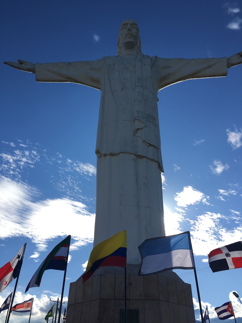 статуя Cristo Del Rey