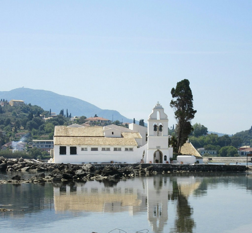 Vlacherna Monastery в мае