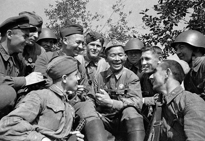 Блог - 25 редких снимков, которые изображают войну такой, какая она была на самом деле 25 редких снимков, которые изображают войну такой, какая она была на самом деле