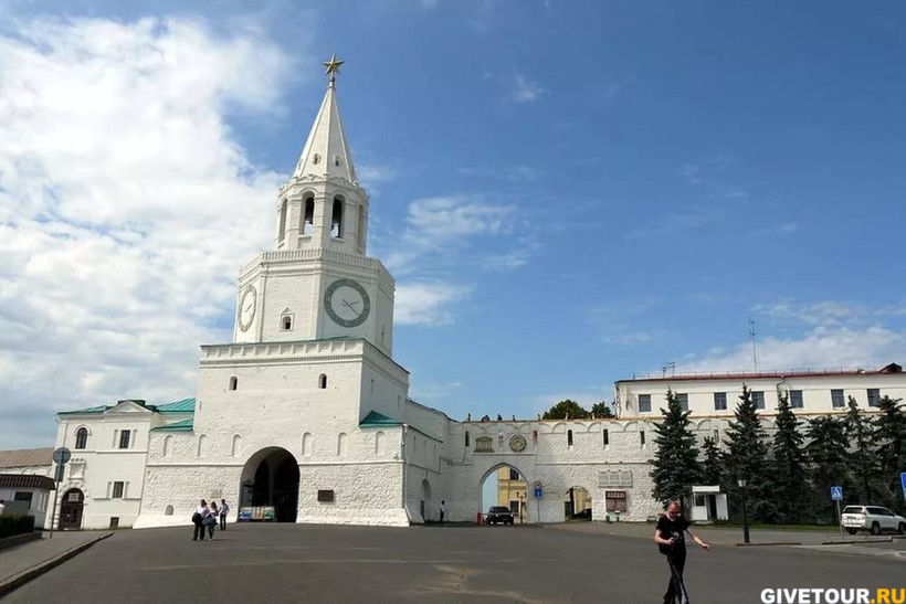 Одна из башен Казанского кремля Одна из башен Казанского кремля