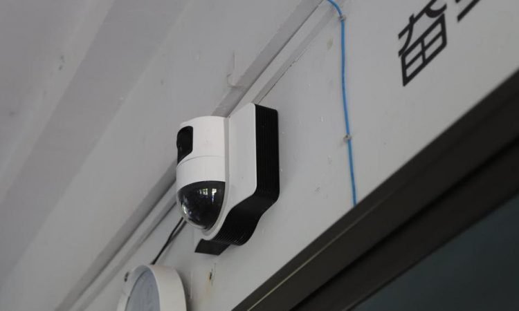 Школа Китая использует систему распознавания лиц, чтобы дети не отвлекались на уроках