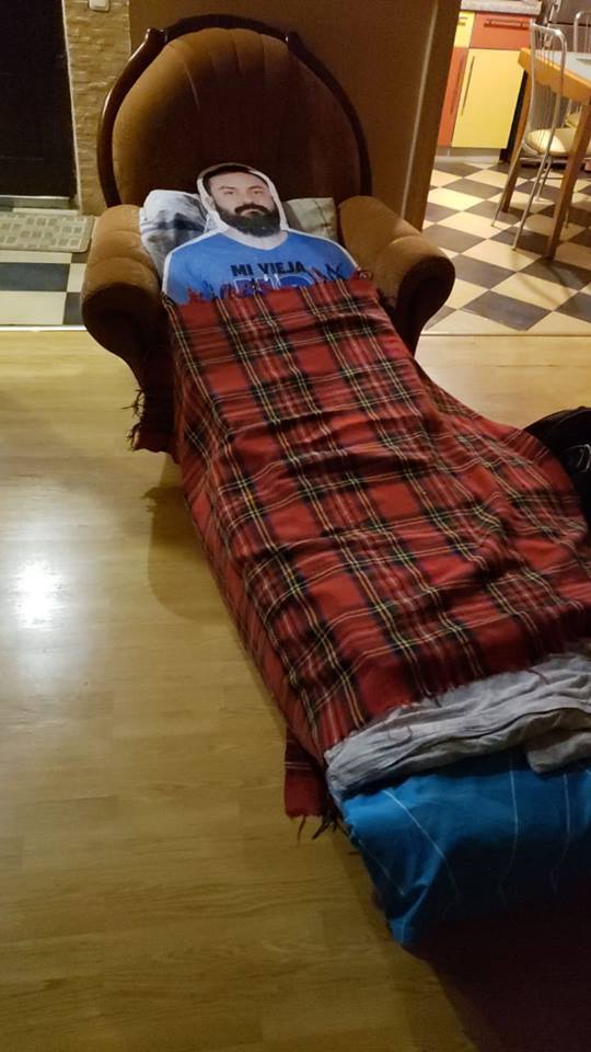 Жена не отпустила мексиканца на ЧМ, но друзья взяли с собой его копию и веселятся